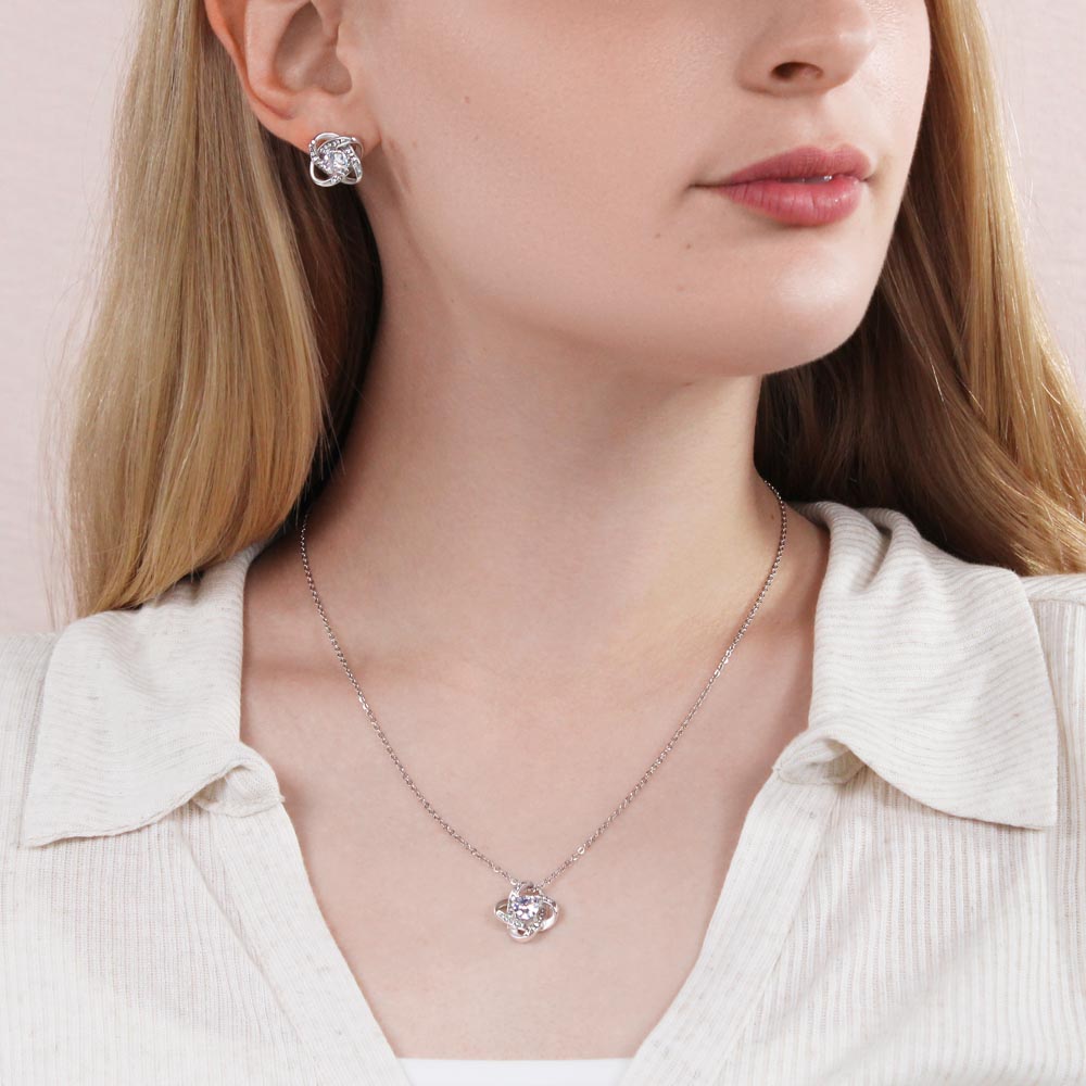 Make Her Feel Special This Christmas with this Necklace and Earring Set!